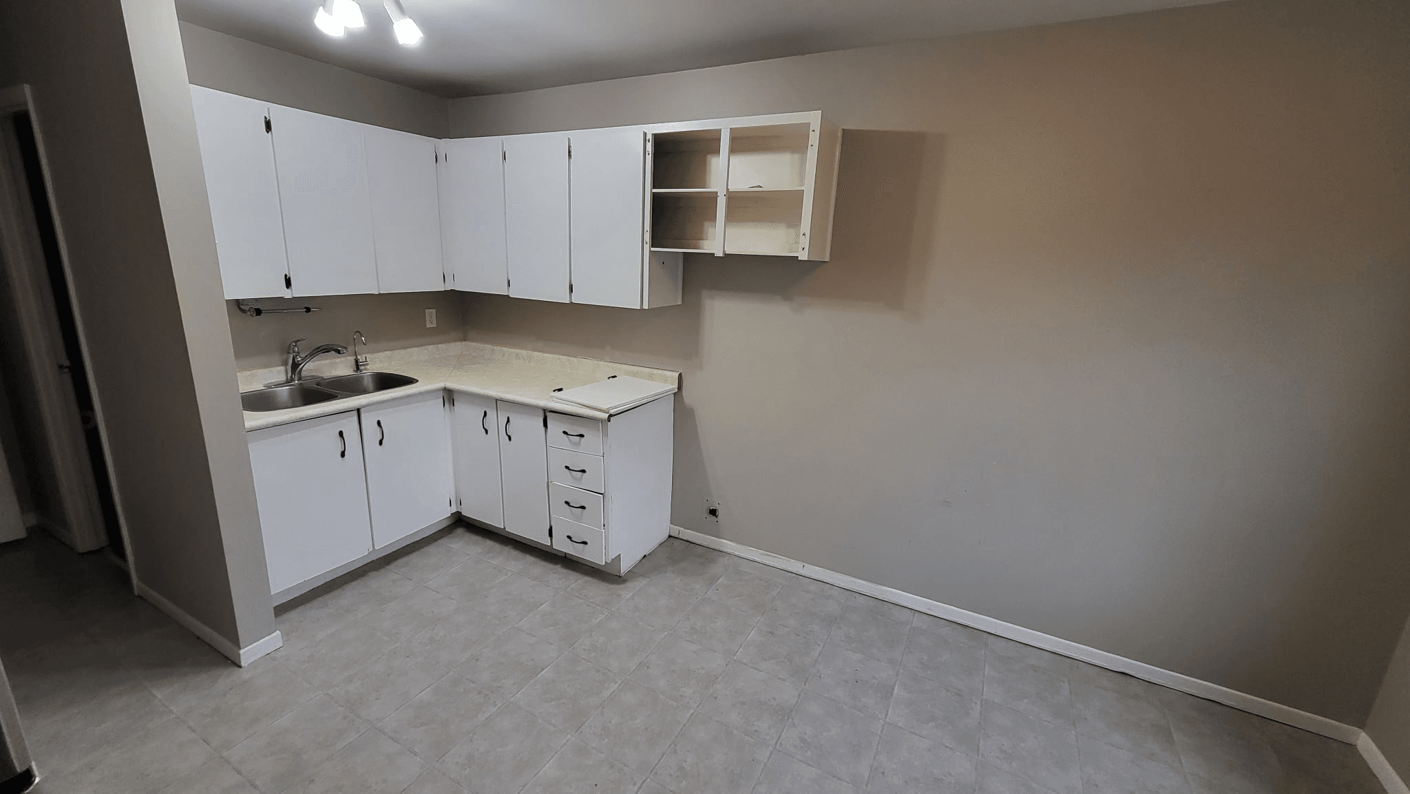 Kitchen renovation transformation - Before